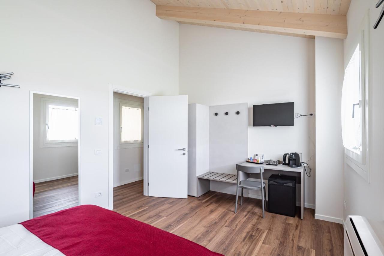 Ca Mia Rododendro & Mughetto Rooms Vicenza Bagian luar foto