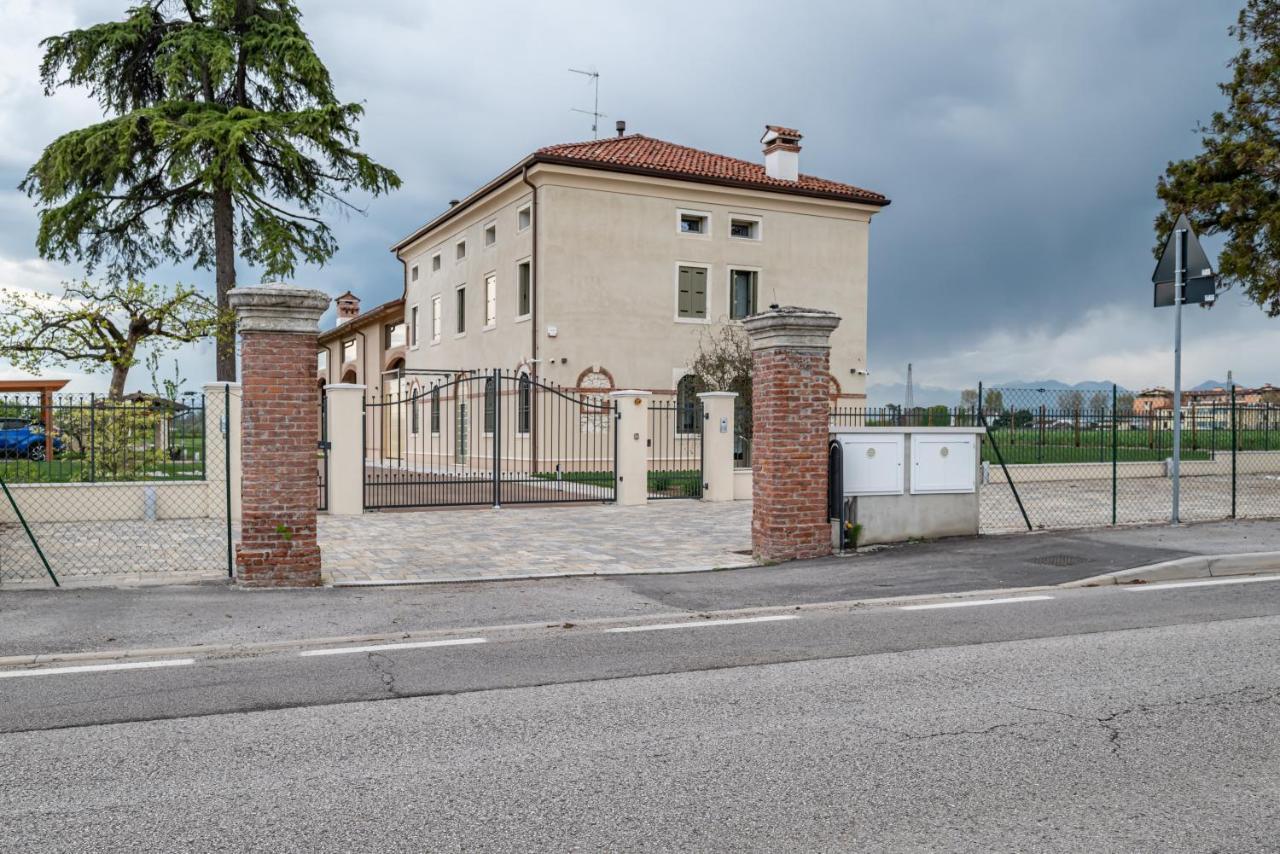 Ca Mia Rododendro & Mughetto Rooms Vicenza Bagian luar foto